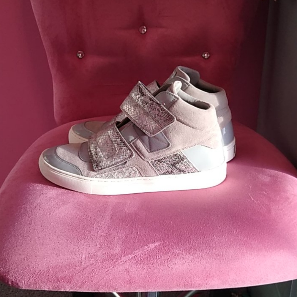 Sketchers Sneakers